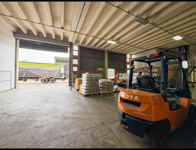 1,224M² WAREHOUSE TO LET IN WESTMEAD