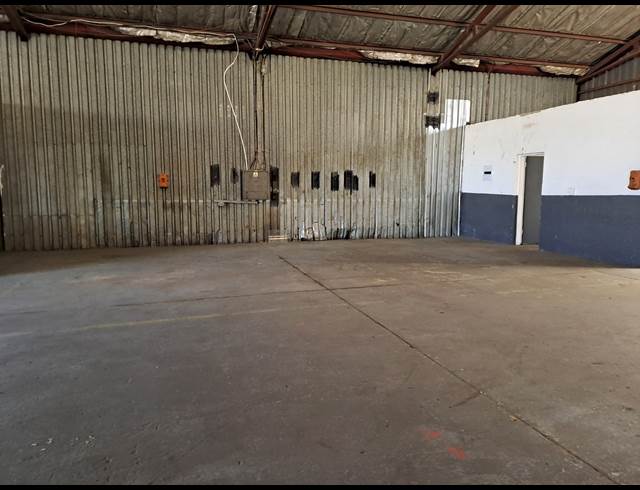 300M² WAREHOUSE TO LET IN ANDERBOLT
