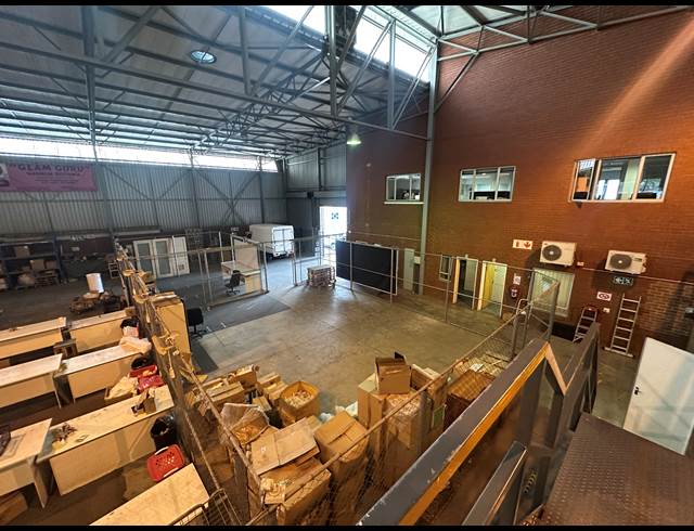 1,880M² WAREHOUSE TO LET IN LINBRO PARK