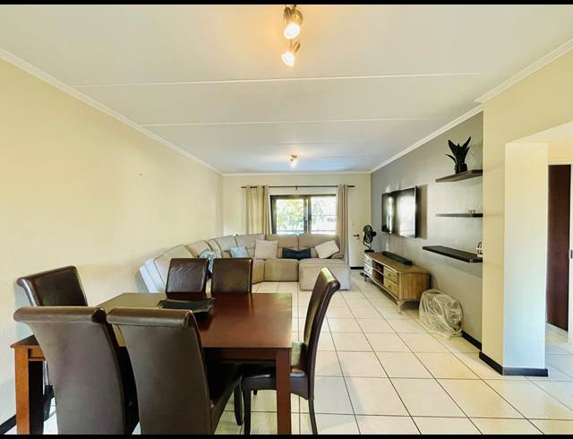 2 BEDROOM APARTMENT RENTED IN SUNNINGHILL