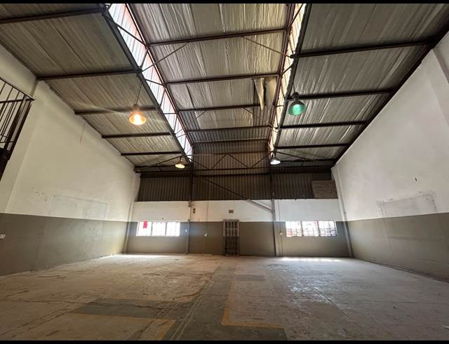 400M² WAREHOUSE TO LET IN SEBENZA