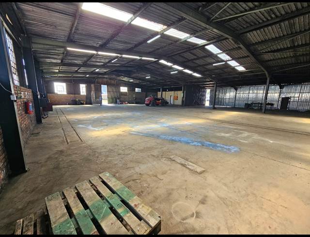 1,000M² WAREHOUSE TO LET IN BOKSBURG EAST