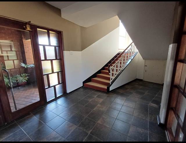 2 BEDROOM FLAT TO LET IN THREE RIVERS PROPER