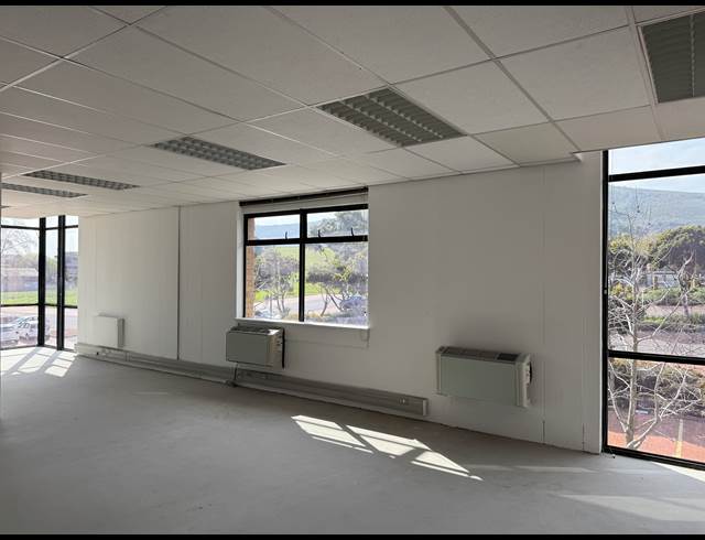 346.80M² OFFICE TO LET IN PLATTEKLOOF 3
