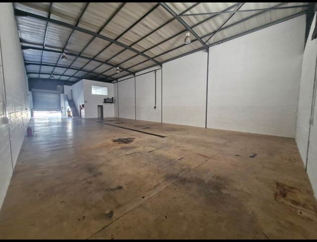 380M² WAREHOUSE TO LET IN STIKLAND INDUSTRIAL