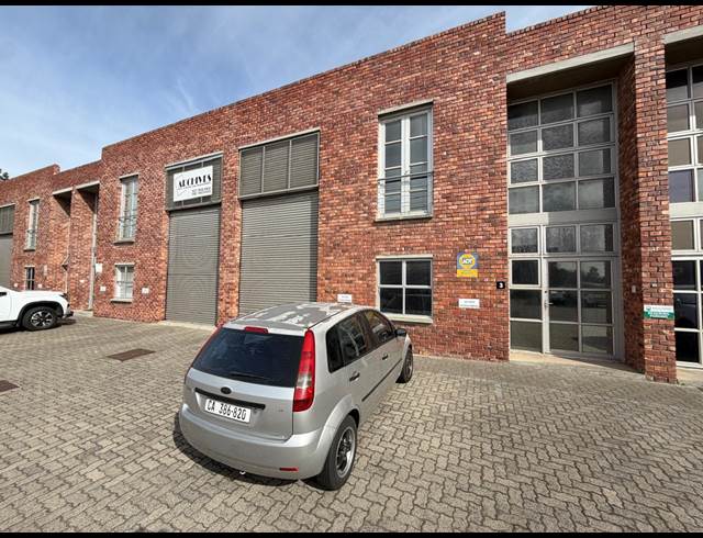 338M² WAREHOUSE TO LET IN STIKLAND INDUSTRIAL