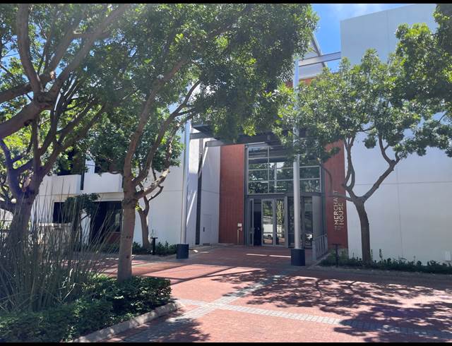 260M² OFFICE TO LET IN WATERFRONT