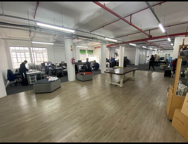 530M² WAREHOUSE TO LET IN PAARDEN EILAND