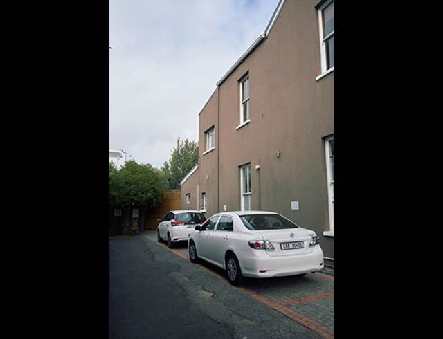 333M² BUILDING TO LET IN GARDENS