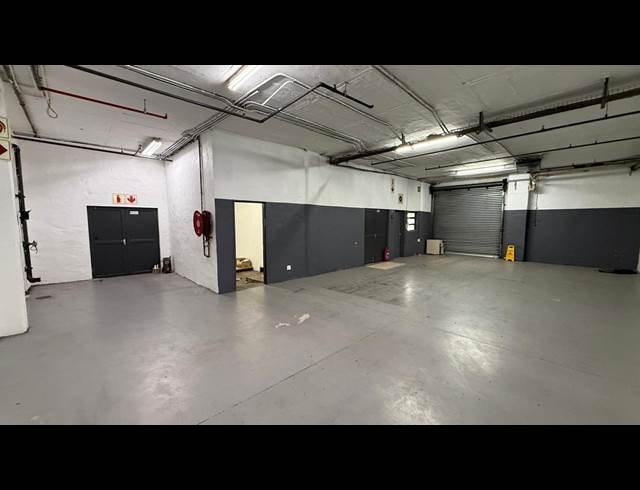 2,248M² SHOWROOM TO LET IN UMGENI BUSINESS PARK