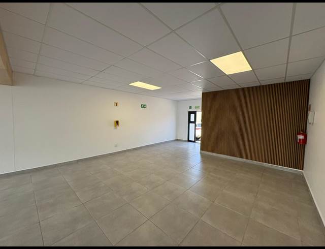 90M² OFFICE TO LET IN SOMERSET WEST CENTRAL