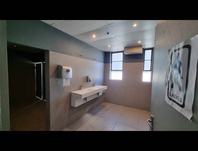 450M² BUSINESS TO LET IN WOODSTOCK