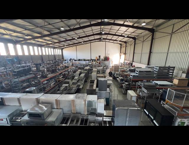 1,111M² WAREHOUSE TO LET IN AIRPORT PARK
