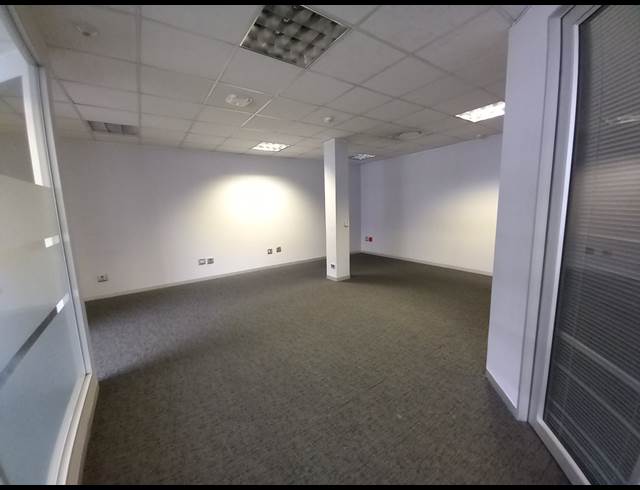 113M² OFFICE TO LET IN BRYANSTON