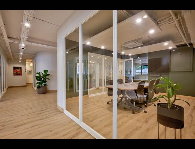112.62M² SERVICED OFFICE TO LET IN ALLANDALE