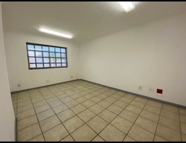 1,250M² WAREHOUSE TO LET IN KILLARNEY GARDENS