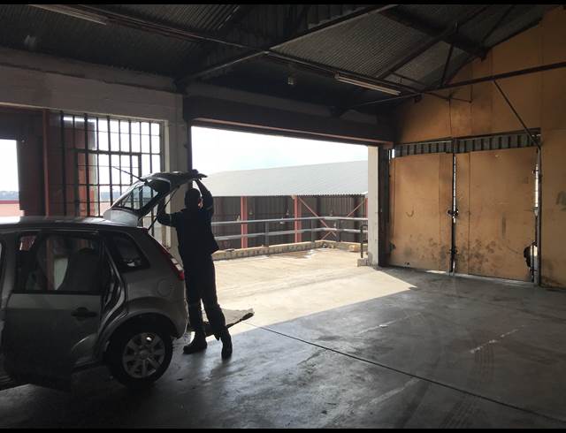 1,448M² WAREHOUSE TO LET IN KEW