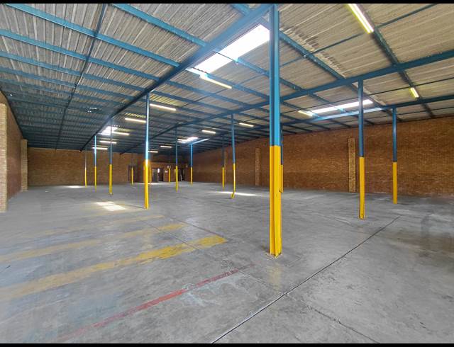 960M² WAREHOUSE TO LET IN POMONA