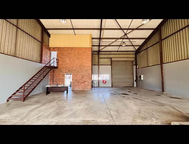 225M² WAREHOUSE TO LET IN ROBERTVILLE