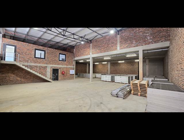 538M² WAREHOUSE TO LET IN LANSERIA