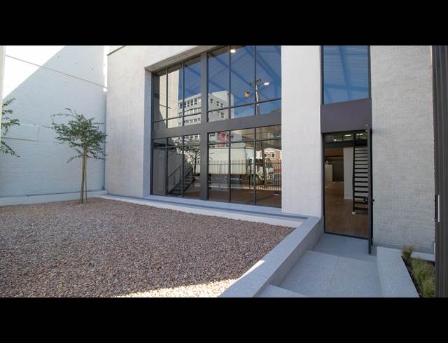 600M² BUILDING TO LET IN WOODSTOCK
