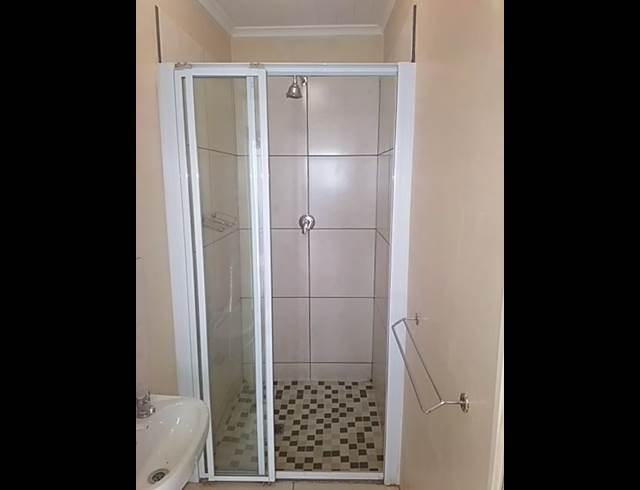 2 bed property to rent in WOODSTOCK