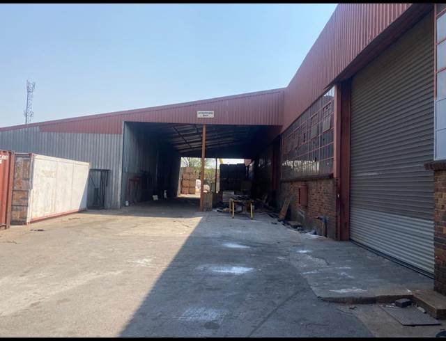 2,500M² WAREHOUSE TO LET IN APEX