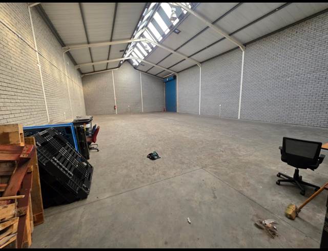 450M² WAREHOUSE TO LET IN MARCONI BEAM INDUSTRIA