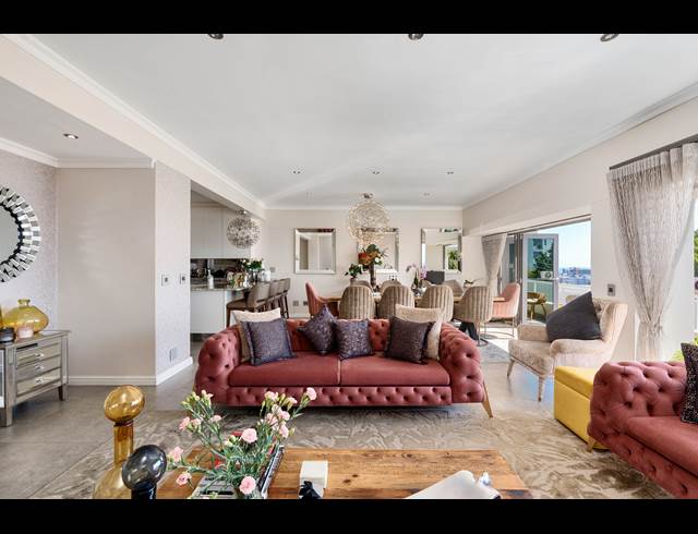 3 BEDROOM APARTMENT TO LET IN SEA POINT
