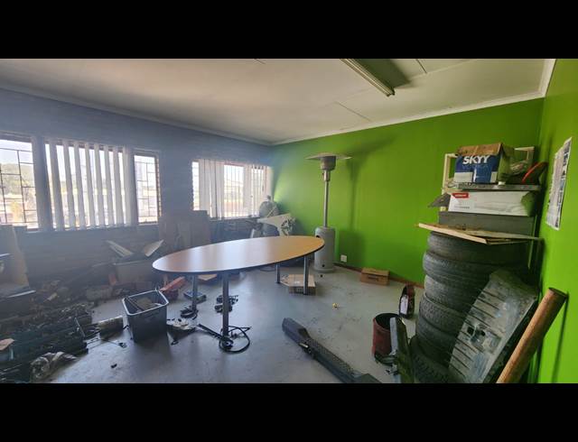 620M² WAREHOUSE TO LET IN CAPITAL PARK