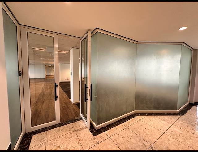 1,003M² OFFICE TO LET IN ROSEBANK