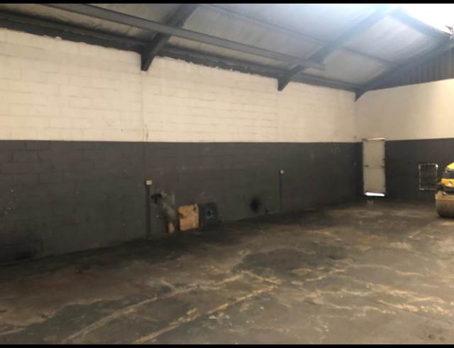 331M² WAREHOUSE TO LET IN STIKLAND INDUSTRIAL