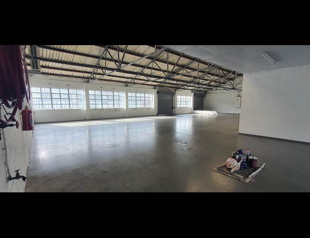1,400M² FACTORY TO LET IN PAARDEN EILAND