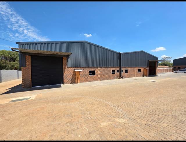 2,040M² WAREHOUSE TO LET IN AEROTON