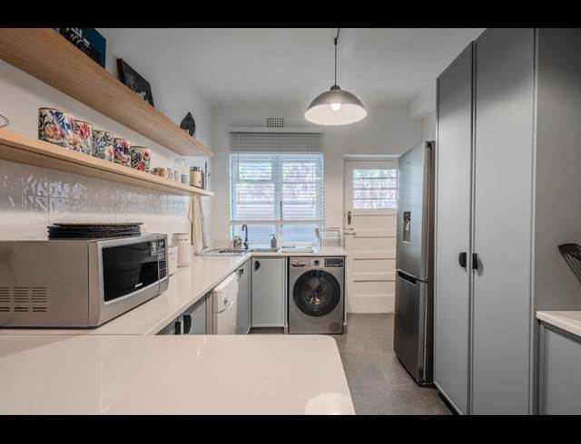 2 BEDROOM APARTMENT TO LET IN SEA POINT