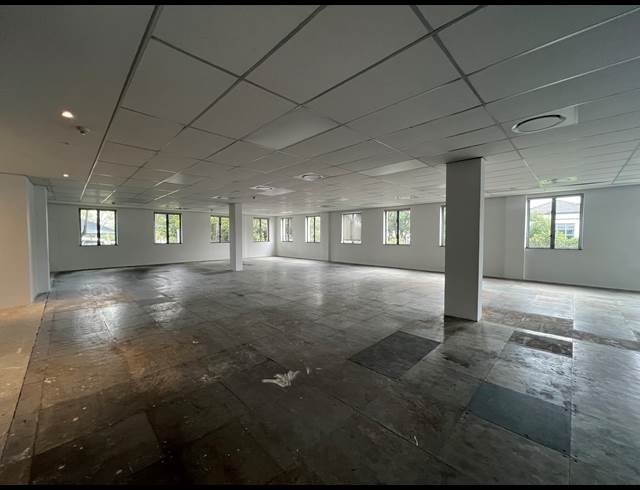 302M² OFFICE TO LET IN SANDHURST