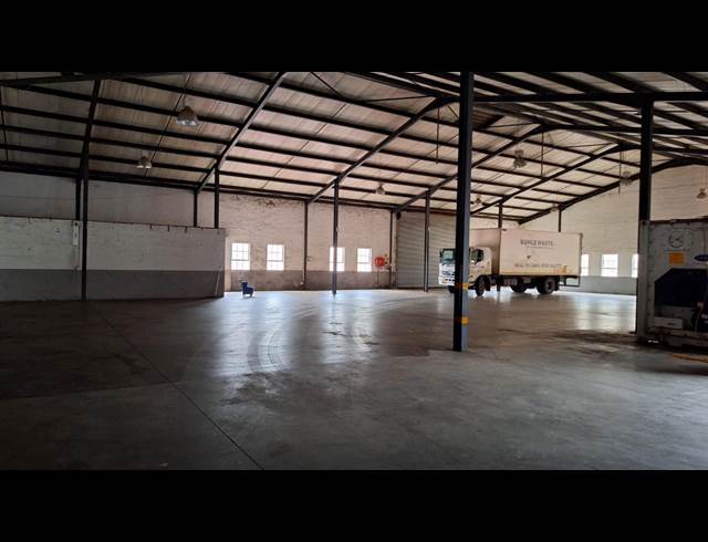 2,000M² WAREHOUSE TO LET IN ROCKY DRIFT
