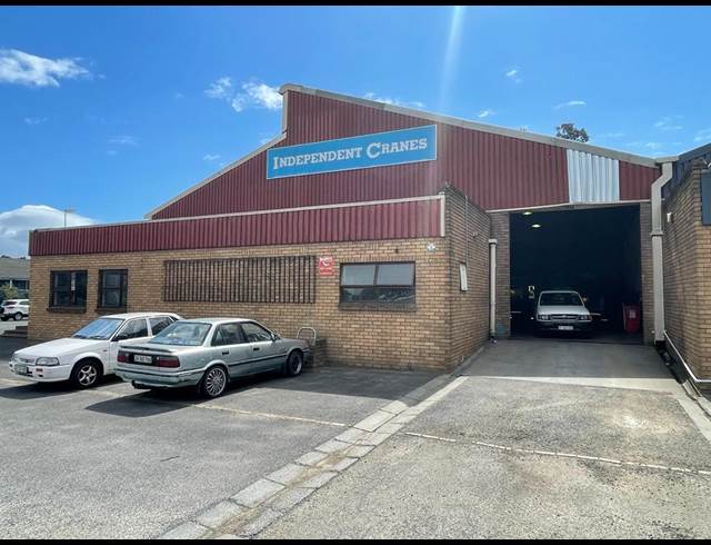 580M² WAREHOUSE TO LET IN TRIANGLE FARM
