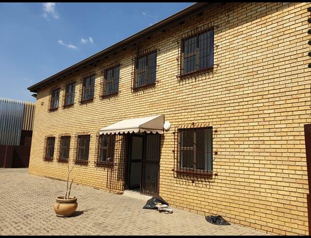 1,270M² WAREHOUSE RENTED IN WADEVILLE