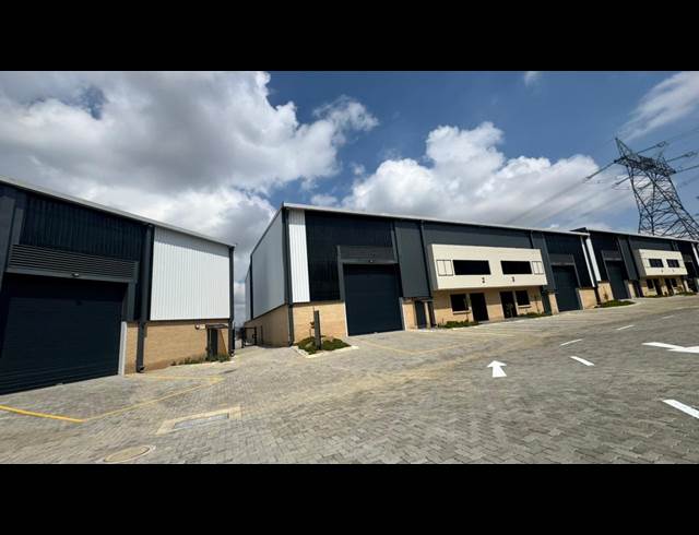 560M² WAREHOUSE TO LET IN SAMRAND BUSINESS PARK