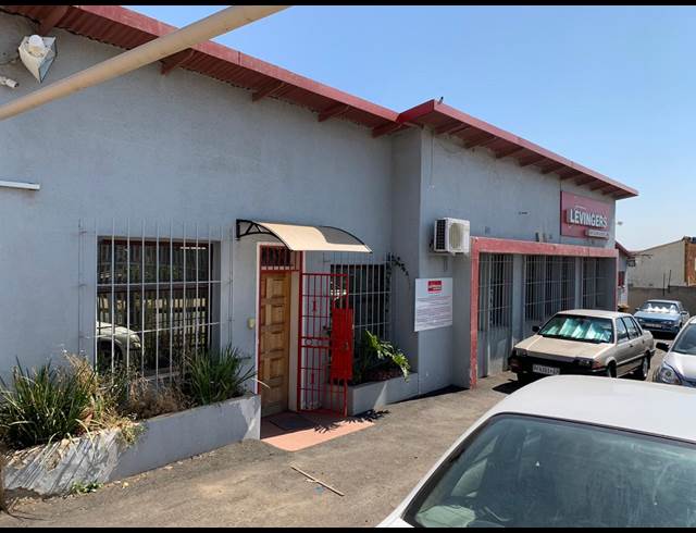1,900M² WAREHOUSE TO LET IN WYNBERG