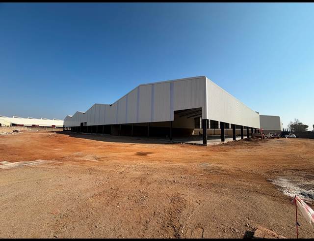 2,100M² WAREHOUSE TO LET IN CLAYVILLE