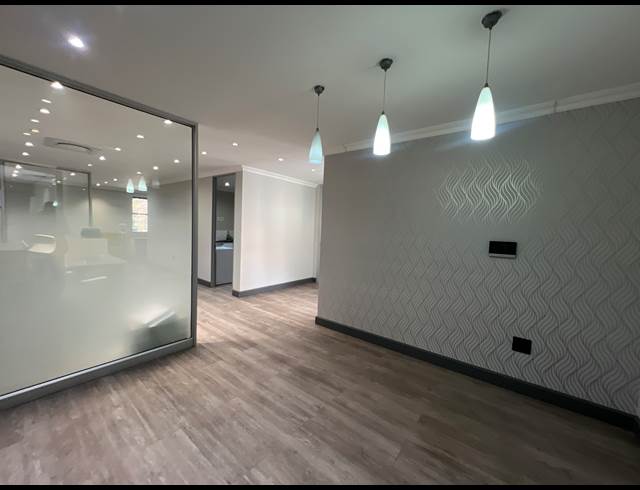 140M² OFFICE TO LET IN HYDE PARK