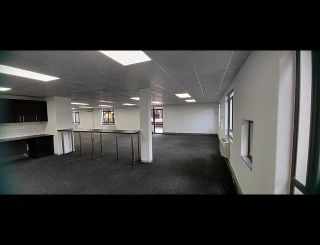 448M² OFFICE TO LET IN HYDE PARK