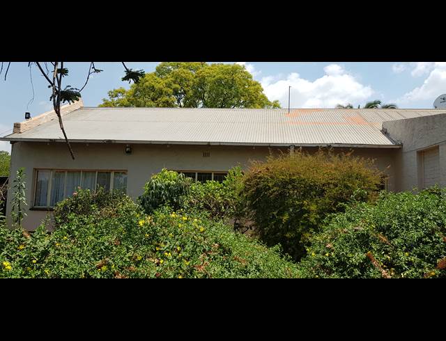 3 bed property to rent in WILLOW PARK MANOR