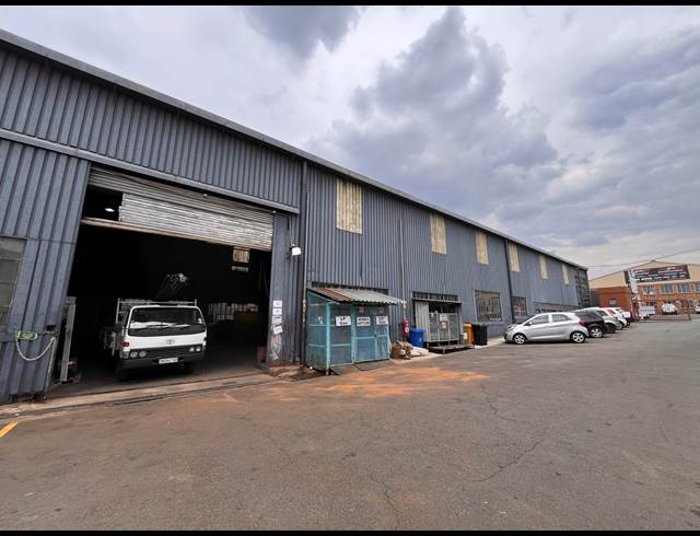 1,100M² WAREHOUSE TO LET IN SEBENZA