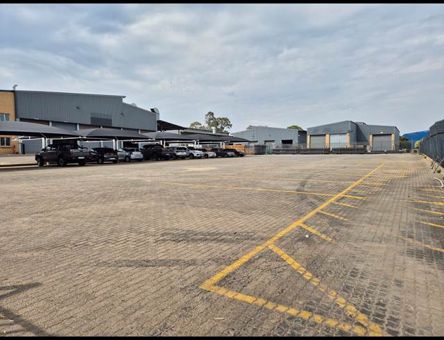 1,969M² INDUSTRIAL YARD TO LET IN DRIEHOEK