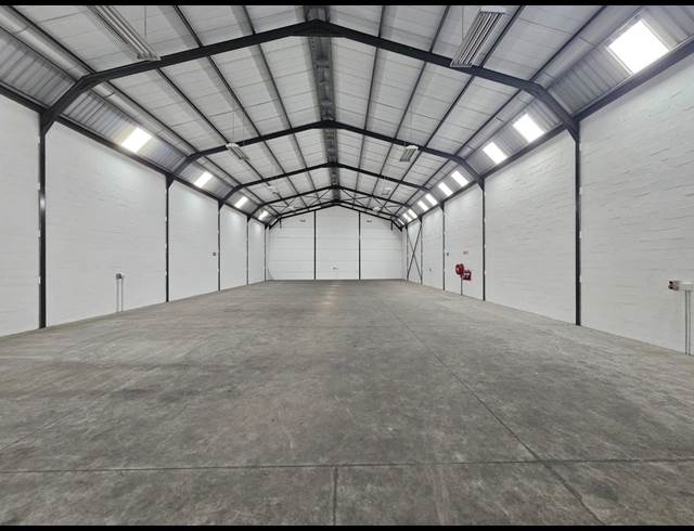 615M² WAREHOUSE TO LET IN FIRGROVE INDUSTRIAL ESTATE