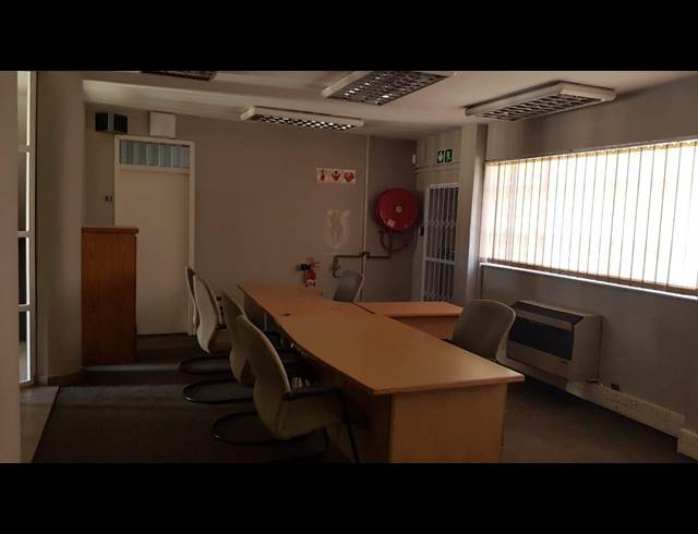 900M² OFFICE TO LET IN TULISA PARK