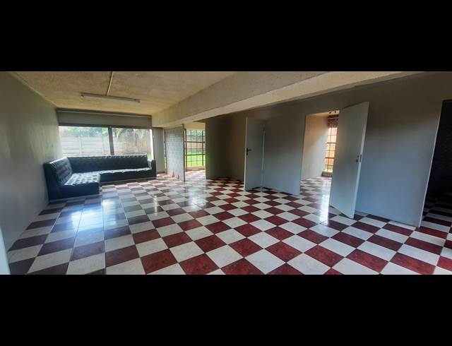 150M² BUSINESS TO LET IN ERASMIA
